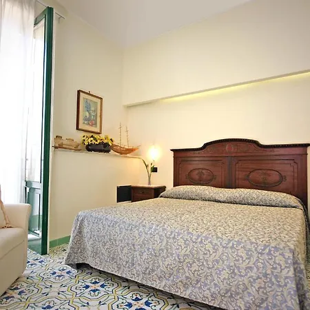 Sorrento Inn Guesthouse * סורנטו