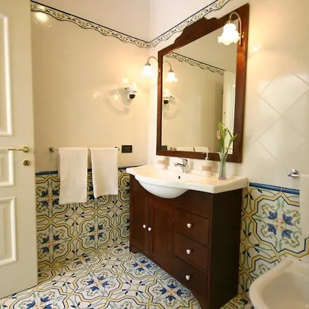 Sorrento Inn Guesthouse * סורנטו
