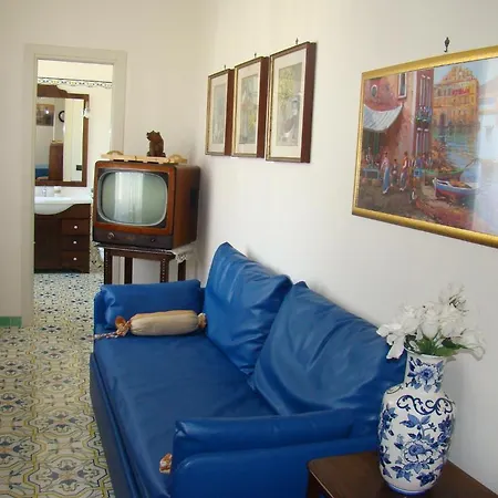 Sorrento Inn Guesthouse * סורנטו
