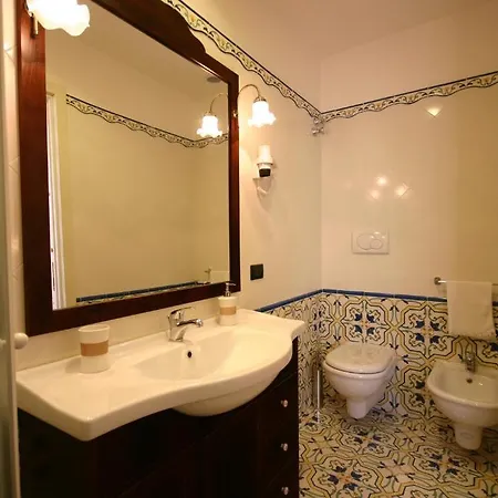Sorrento Inn Guesthouse בית הארחה