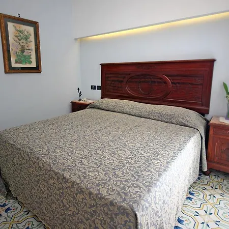 Sorrento Inn Guesthouse سورينتو