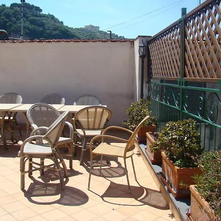 בית הארחה Sorrento Inn Guesthouse