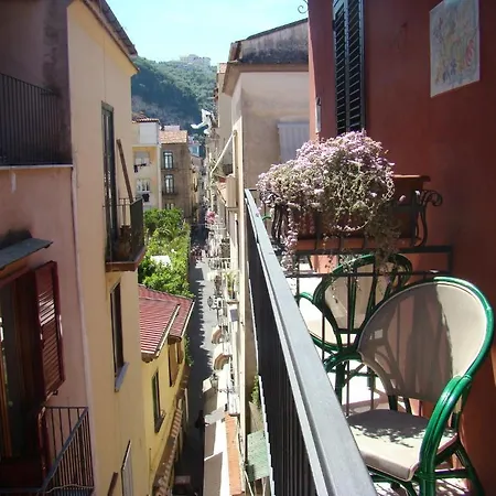Sorrento Inn Guesthouse بيت ضيافة سورينتو