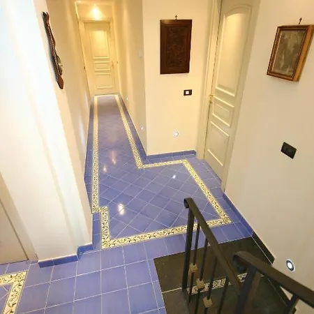 Sorrento Inn Guesthouse בית הארחה *