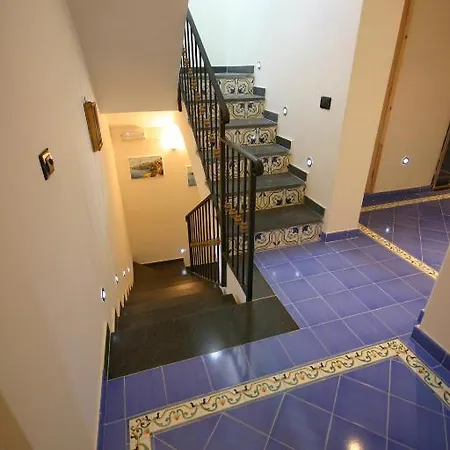 Sorrento Inn Guesthouse * סורנטו