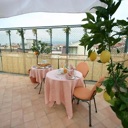 Sorrento Inn Guesthouse בית הארחה