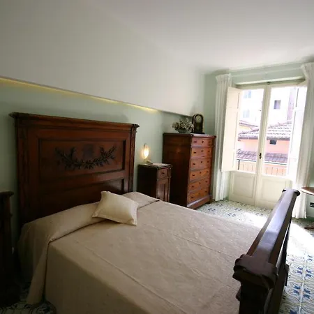 Sorrento Inn Guesthouse * סורנטו