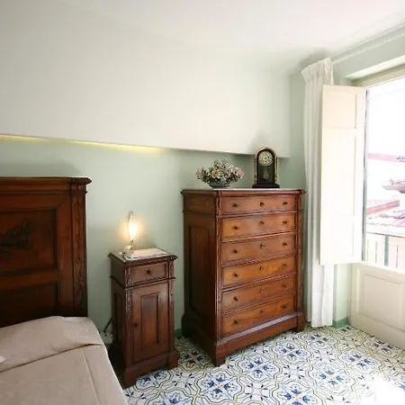 Sorrento Inn Guesthouse בית הארחה *