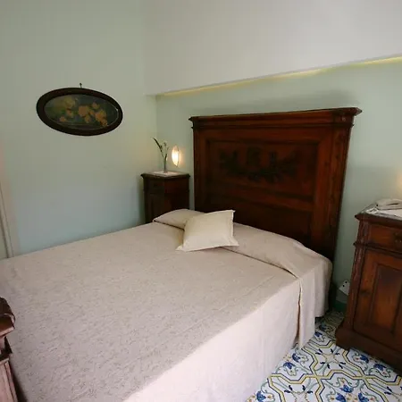 Sorrento Inn Guesthouse 4*